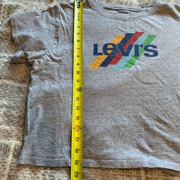 grey levis cropped t shirt - Picture 2 of 6